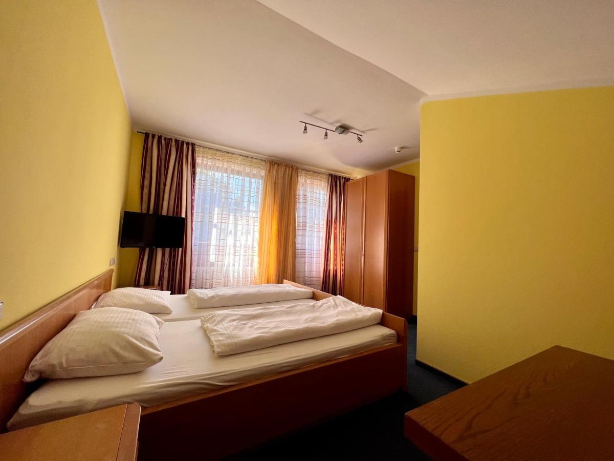 Hotel-Gasthof Deutschmeister Donauwörth Esterno foto