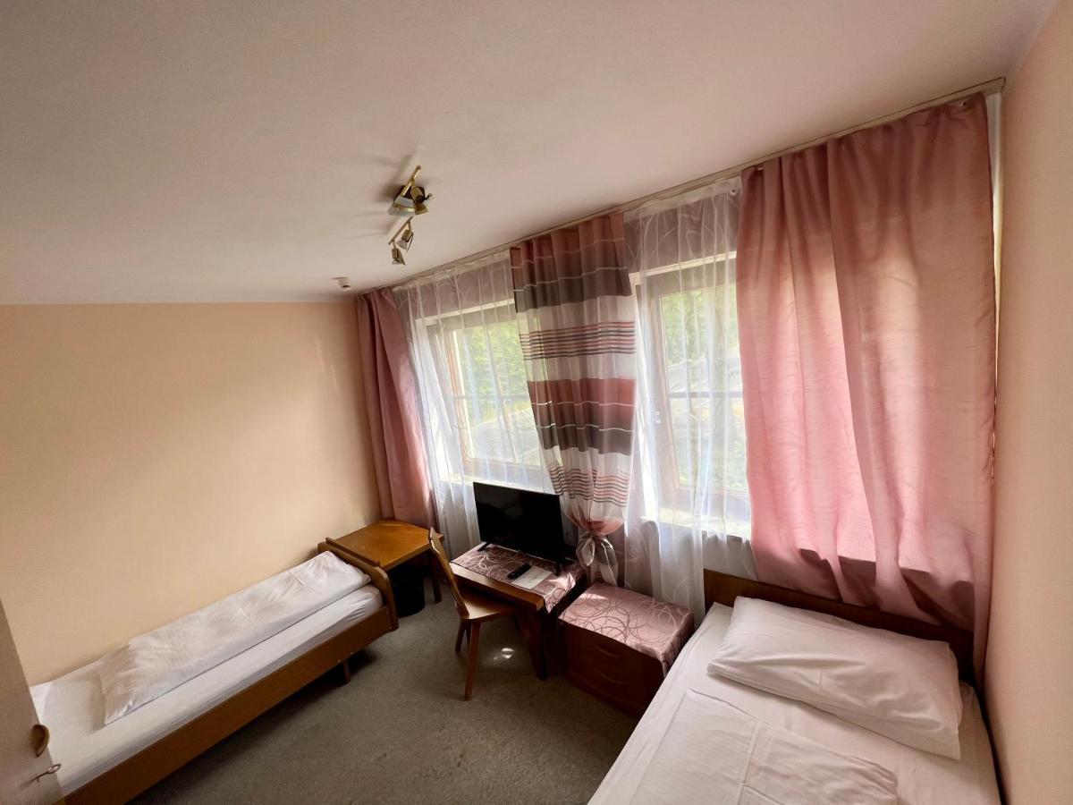 Hotel-Gasthof Deutschmeister Donauwörth Esterno foto