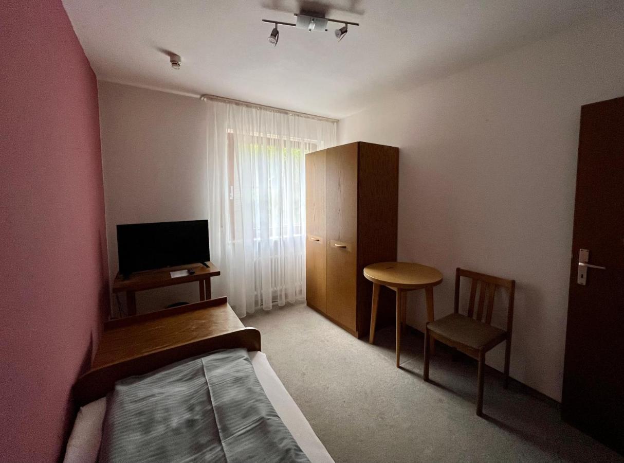 Hotel-Gasthof Deutschmeister Donauwörth Esterno foto