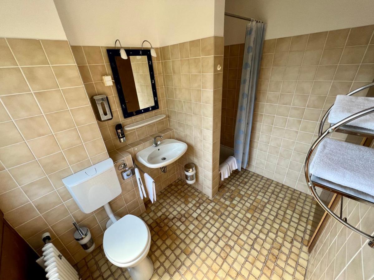 Hotel-Gasthof Deutschmeister Donauwörth Esterno foto
