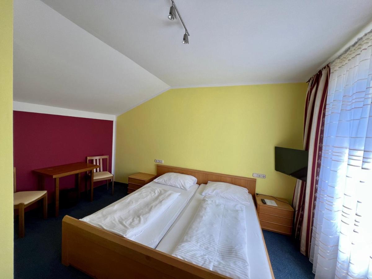 Hotel-Gasthof Deutschmeister Donauwörth Esterno foto
